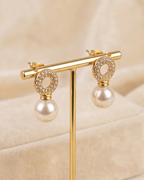 Brincos "Perle Royale" - Argola Cravejada com Pérola