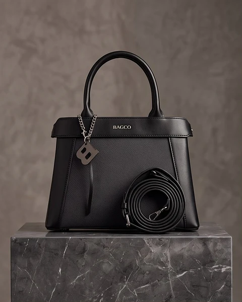 Mala "Noir Chain" BAGCO - Preta com Pendente
