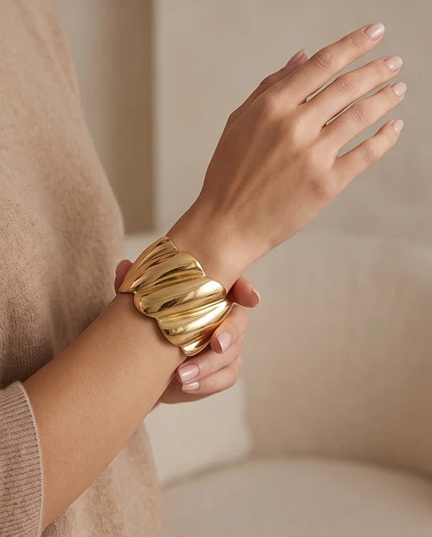 Bracelete "Vague Dorée" - Rígida Larga Esculpida