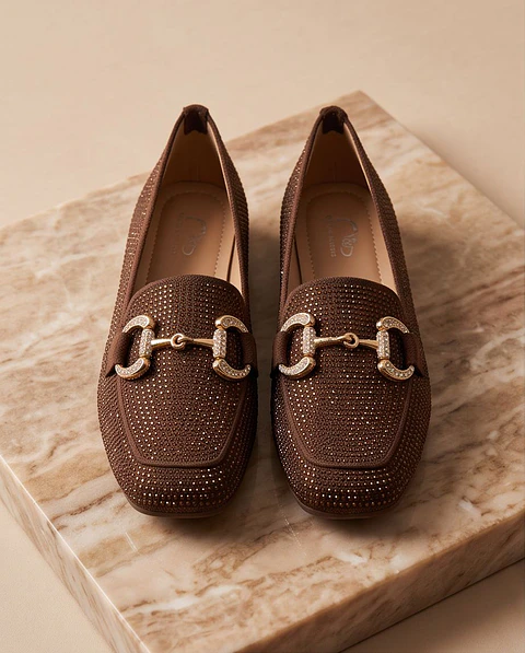 Sapato Raso "Constance" - Mocassim com Brilho e Fivela