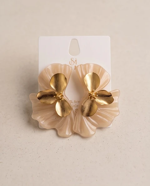 Brincos "Fleur Nacrée" - Flor com Pétala Dourada
