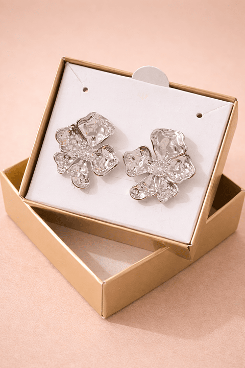 Brinco Flor Esculpida Prata