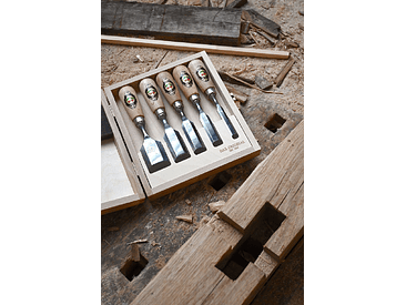 Conjunto de formões curtos em caixa de madeira 4