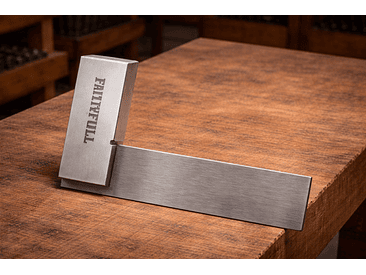 Esquadro de engenheiro em metal de alta qualidade 1