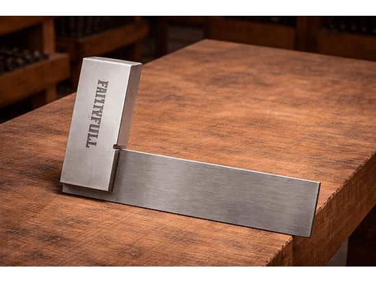 Esquadro de engenheiro em metal de alta qualidade 1