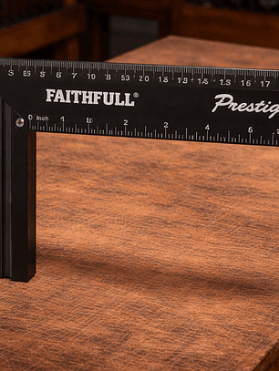 Esquadro em metal aluminio prestige