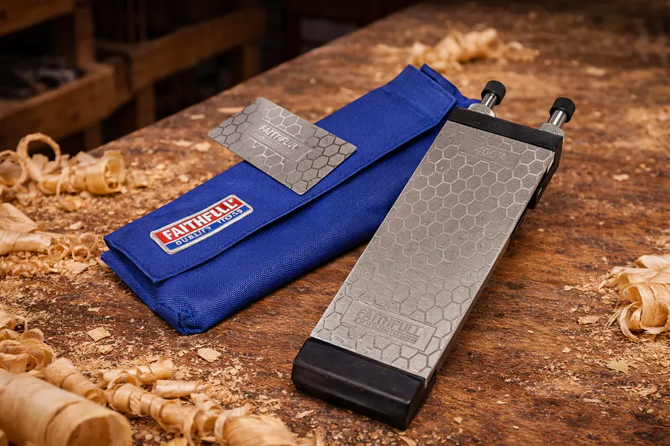 Pedra de Afiar Diamantada Dupla Face 400 / 1000 – Faithfull (Double-Sided Diamond Sharpening Stone) 1