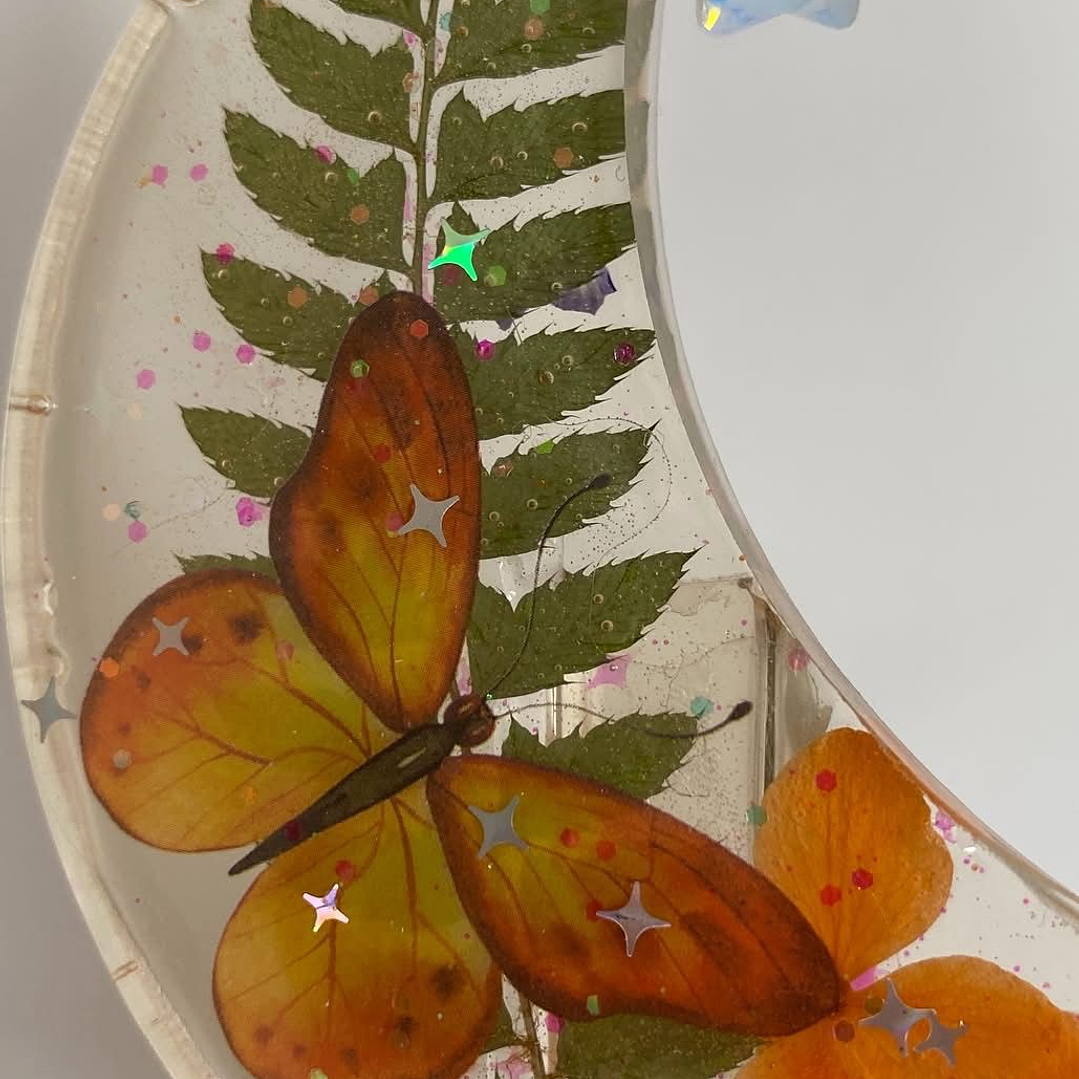 🌿 Luna Botánica “Verde y Mandarina” – Decoración en resina con flores naturales 2