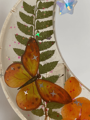 🌿 Luna Botánica “Verde y Mandarina” – Decoración en resina con flores naturales