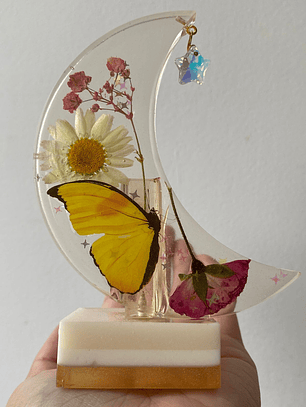 🌙 Luna de Vida – botánica con mariposa