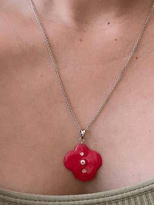 Collar con Flor de Hortensia Roja Preservada