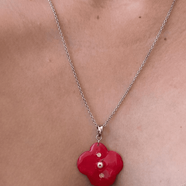 Collar con Flor de Hortensia Roja Preservada 2