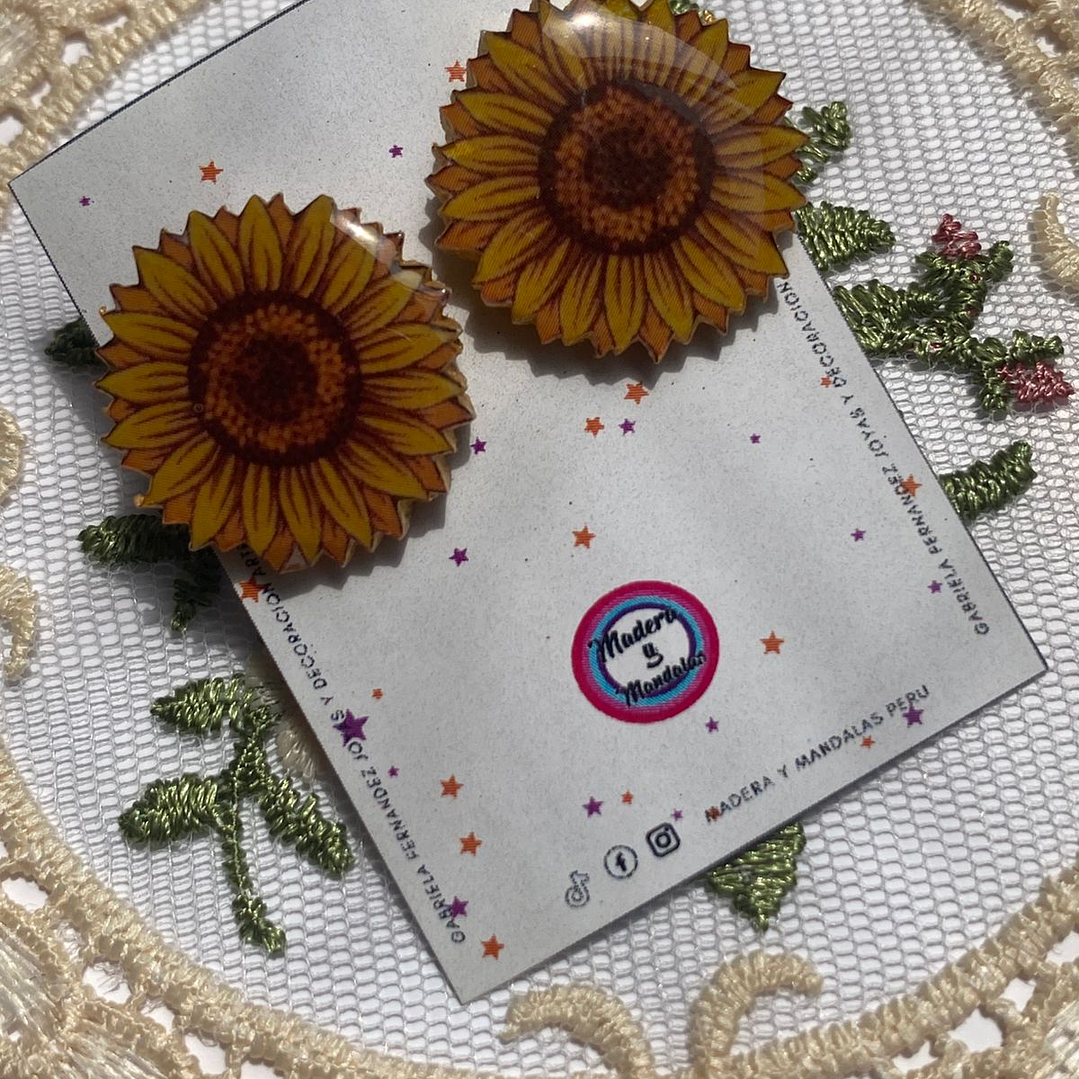 Aretes Girasol en Madera versión pétalos simétricos 3