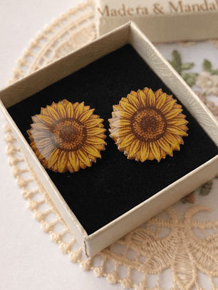 Aretes Girasol en Madera versión pétalos simétricos