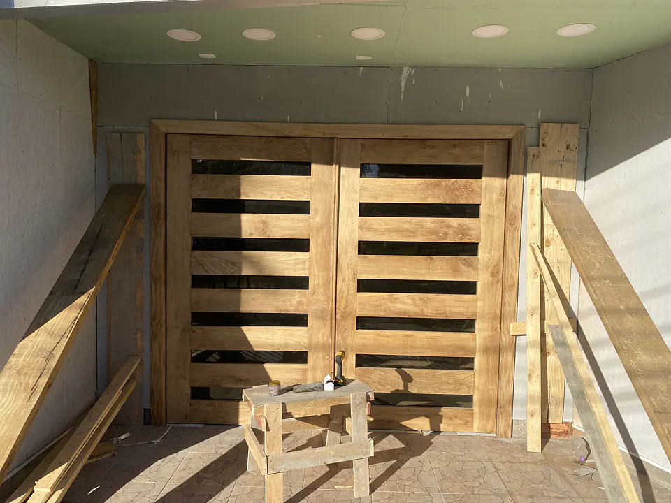Puerta con Vidrio Oscuro Encino 3