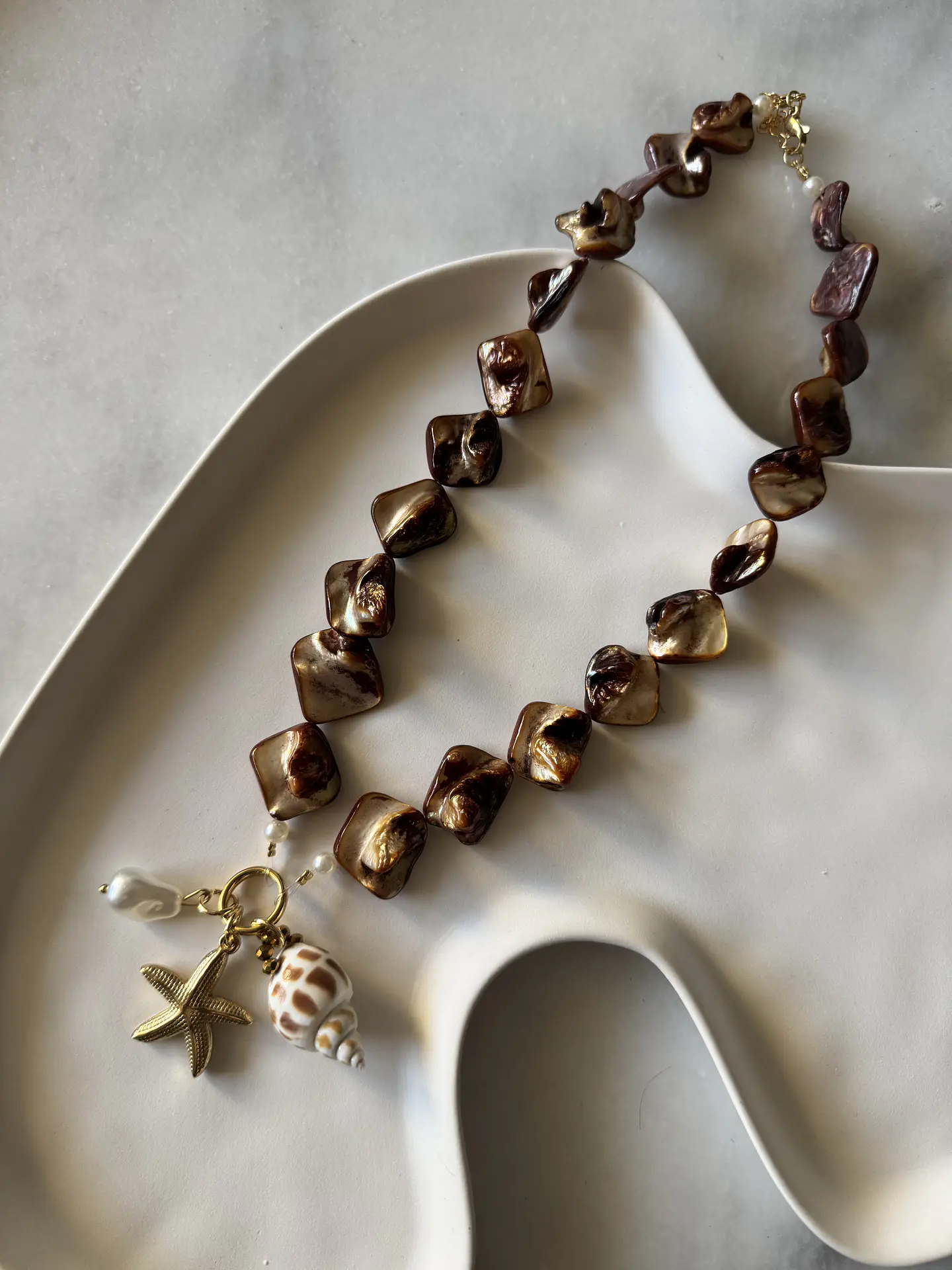 Collar Helena Marron 1