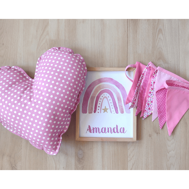 Set de Regalo Infantil Cojín Corazón + Cuadro Personalizado Arcoíris + Guirnalda Banderines Tela