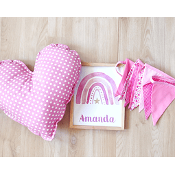 Set de Regalo Infantil Cojín Corazón + Cuadro Personalizado Arcoíris + Guirnalda Banderines Tela
