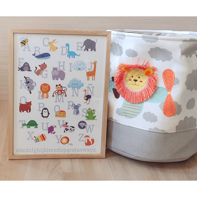 Set de Regalo Infantil Canasto Tela diseño León + Cuadro Abecedario Animales