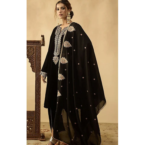Conjunto Terciopelo Negro Bordado