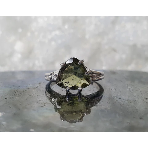 Anillo Moldavita Facetada 
