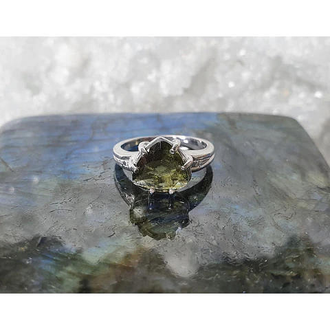 Anillo Moldavita Facetada 