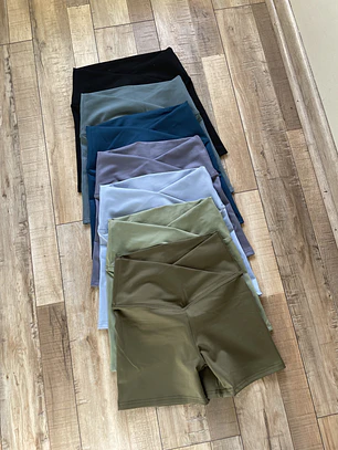 Shorts pretina cruzada