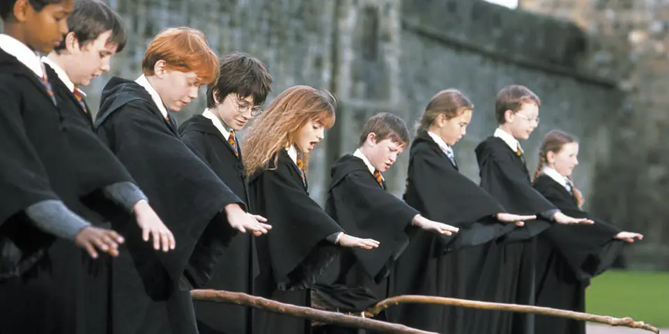 Harry Potter: La Coleccion de Escobas y Otros Artefactos 4