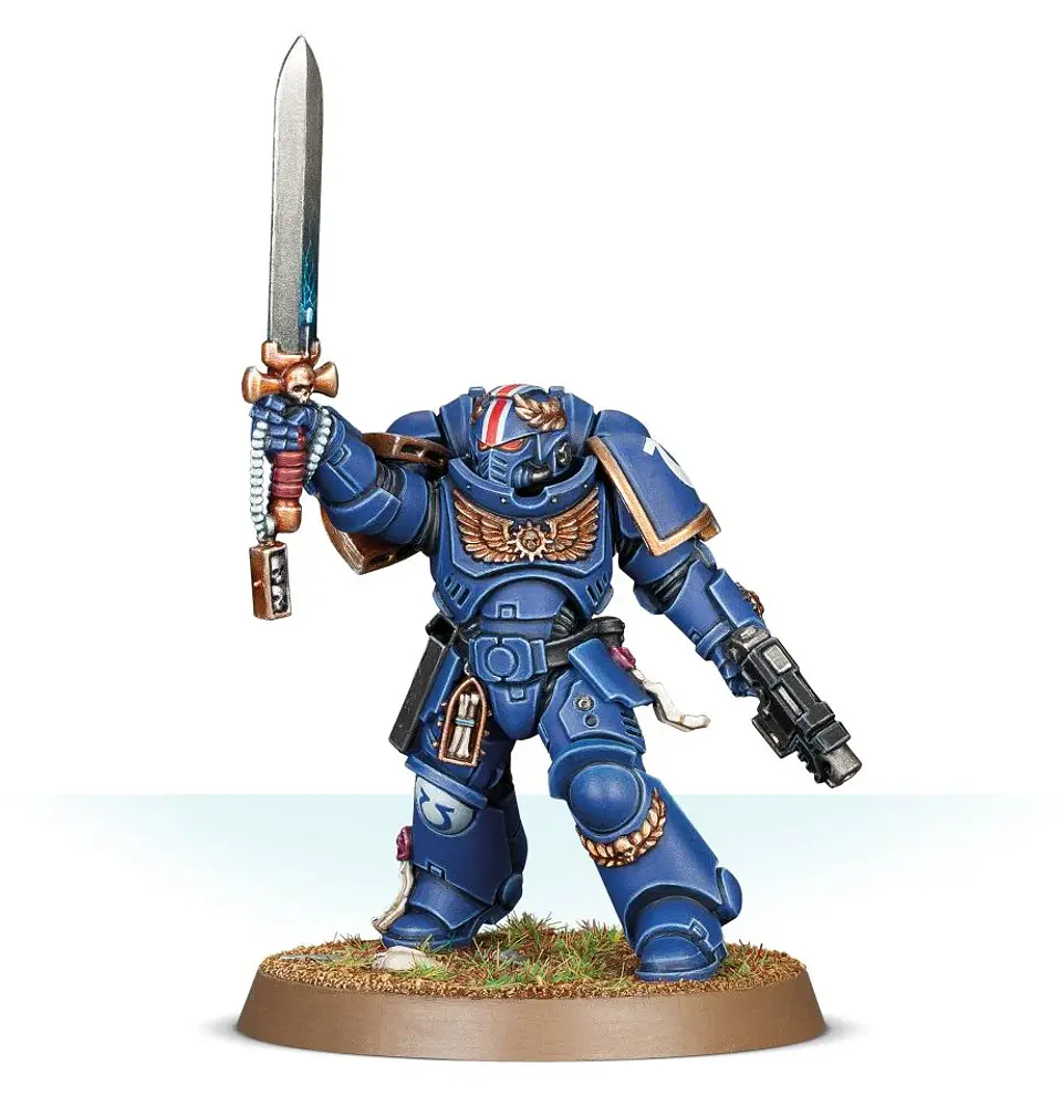 Space Marines: Primaris Lieutenant with Power Sword  2