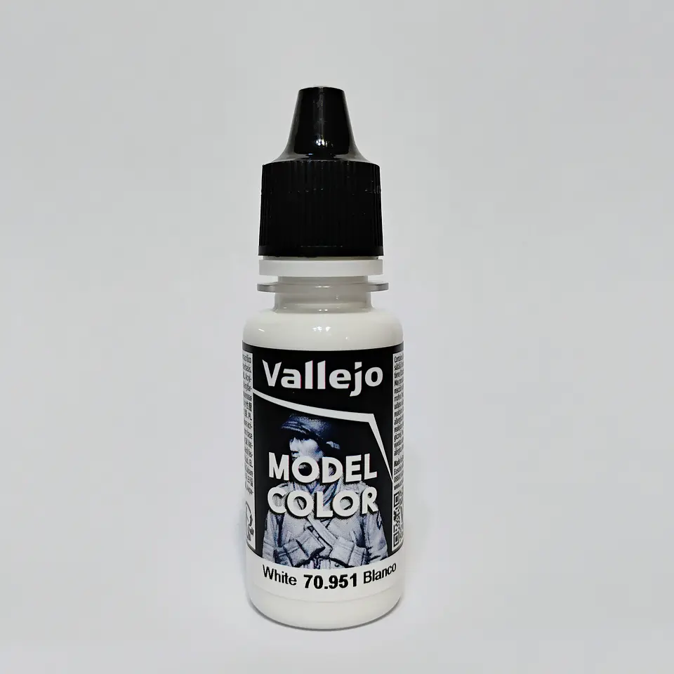Model Color: White - Blanco  2