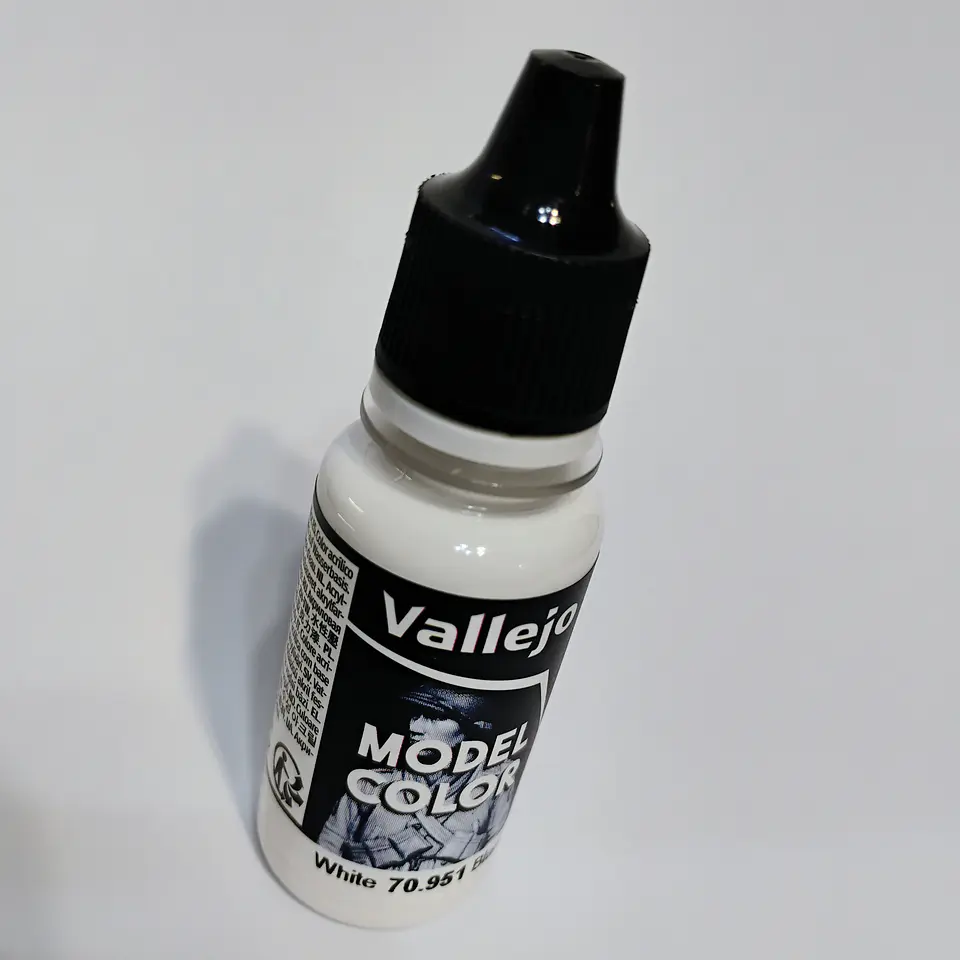 Model Color: White - Blanco  3
