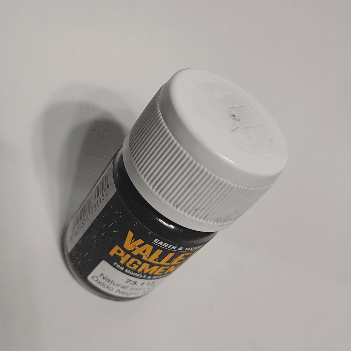 Vallejo Pigments: Natural Iron Oxide - Óxido Negro Natural  2