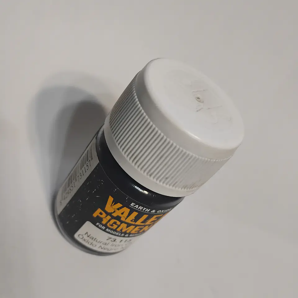 Vallejo Pigments: Natural Iron Oxide - Óxido Negro Natural  2