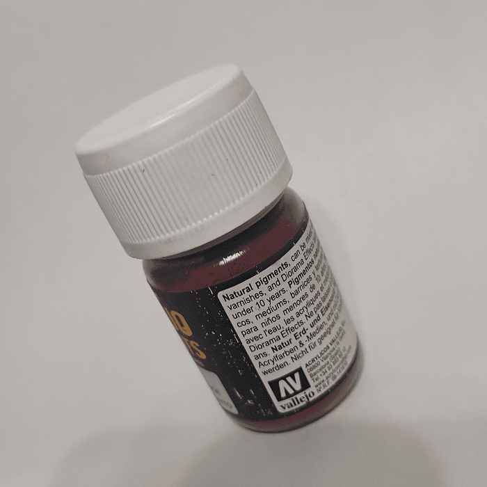 Vallejo Pigments: Brown Iron Oxide - Marrón Óxido Hierro  3