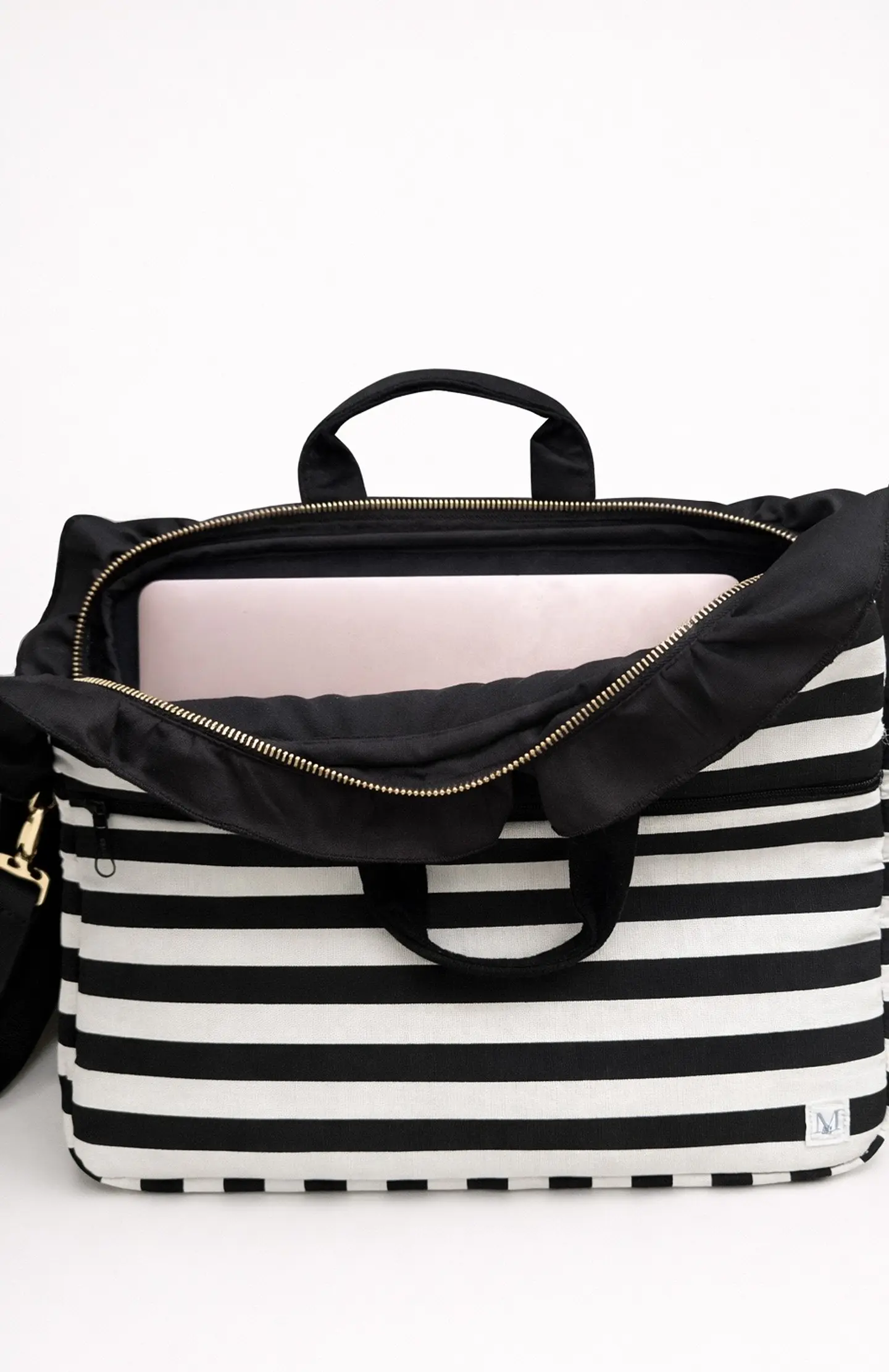 Bolso Computador Líneas Negras 3