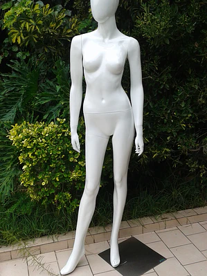 Maniquí Rostro Difuso Mujer