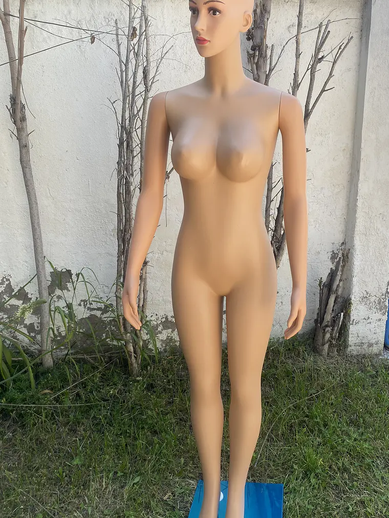 Maniquí Plástico Rostro Definido Mujer 1