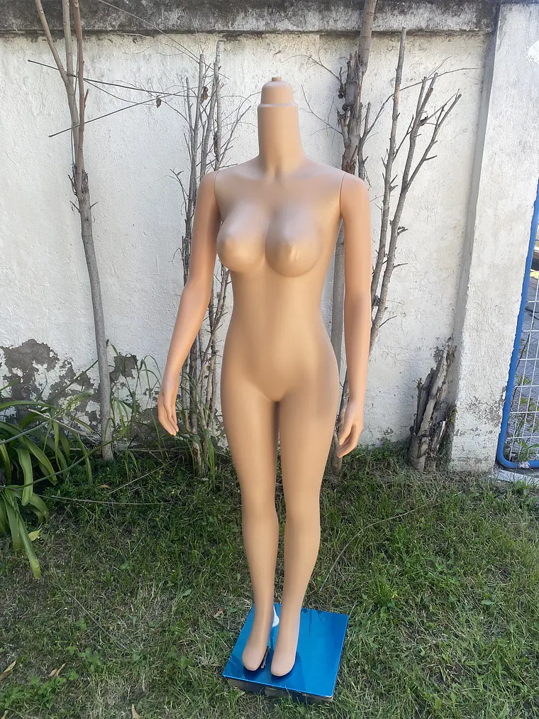 Maniquí Plástico Rostro Definido Mujer 2