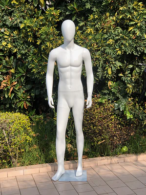 Maniquí Rostro Difuso Hombre