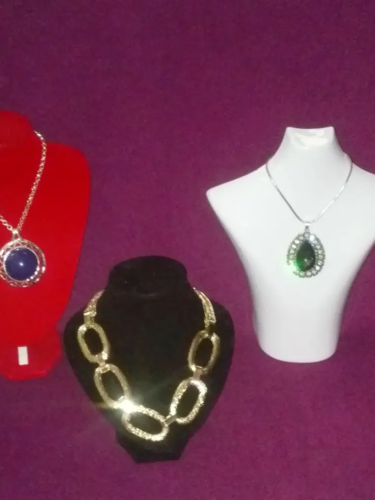 Exhibidor De Collares Tipo Busto 1