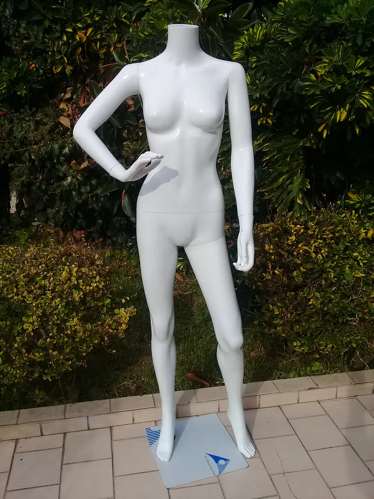 Maniquí Sin Cabeza Brazo Doblado Mujer 1