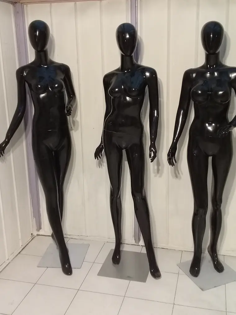 Maniquí Negro 1