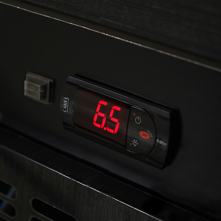 Vitrina mural refrigerada 750 mm. Negra 5