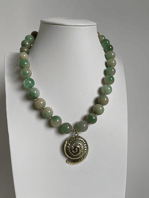 Collar piedra y caracola baño de oro