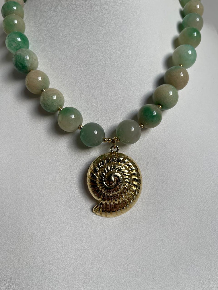 Collar piedra y caracola baño de oro 2