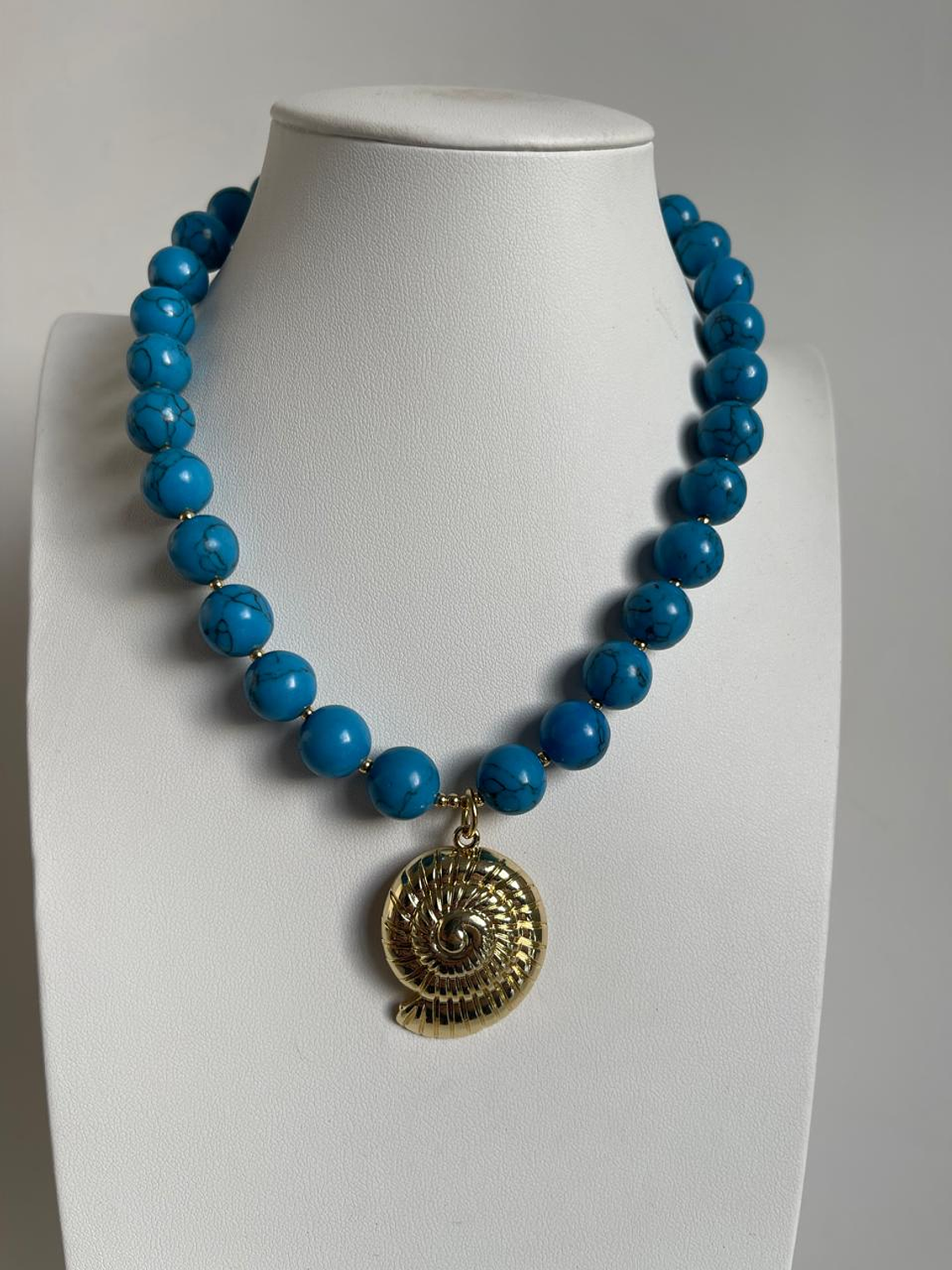 Collar piedra y caracola baño de oro 3