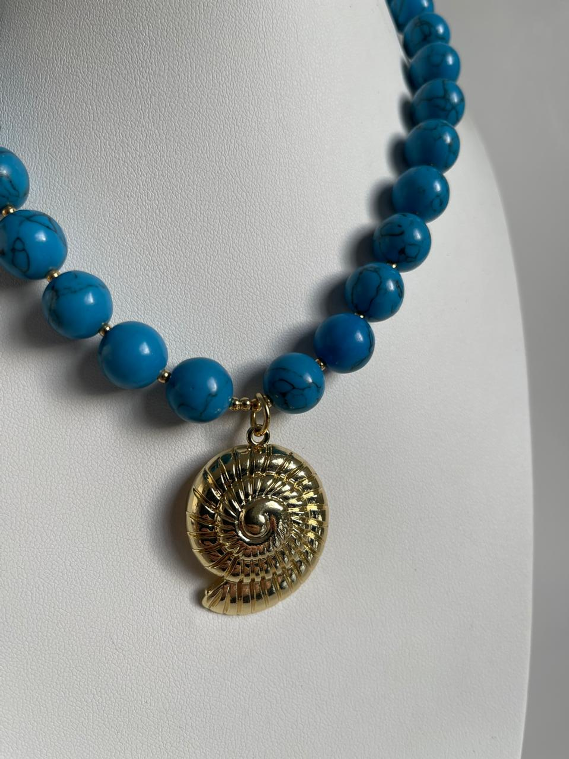 Collar piedra y caracola baño de oro 4