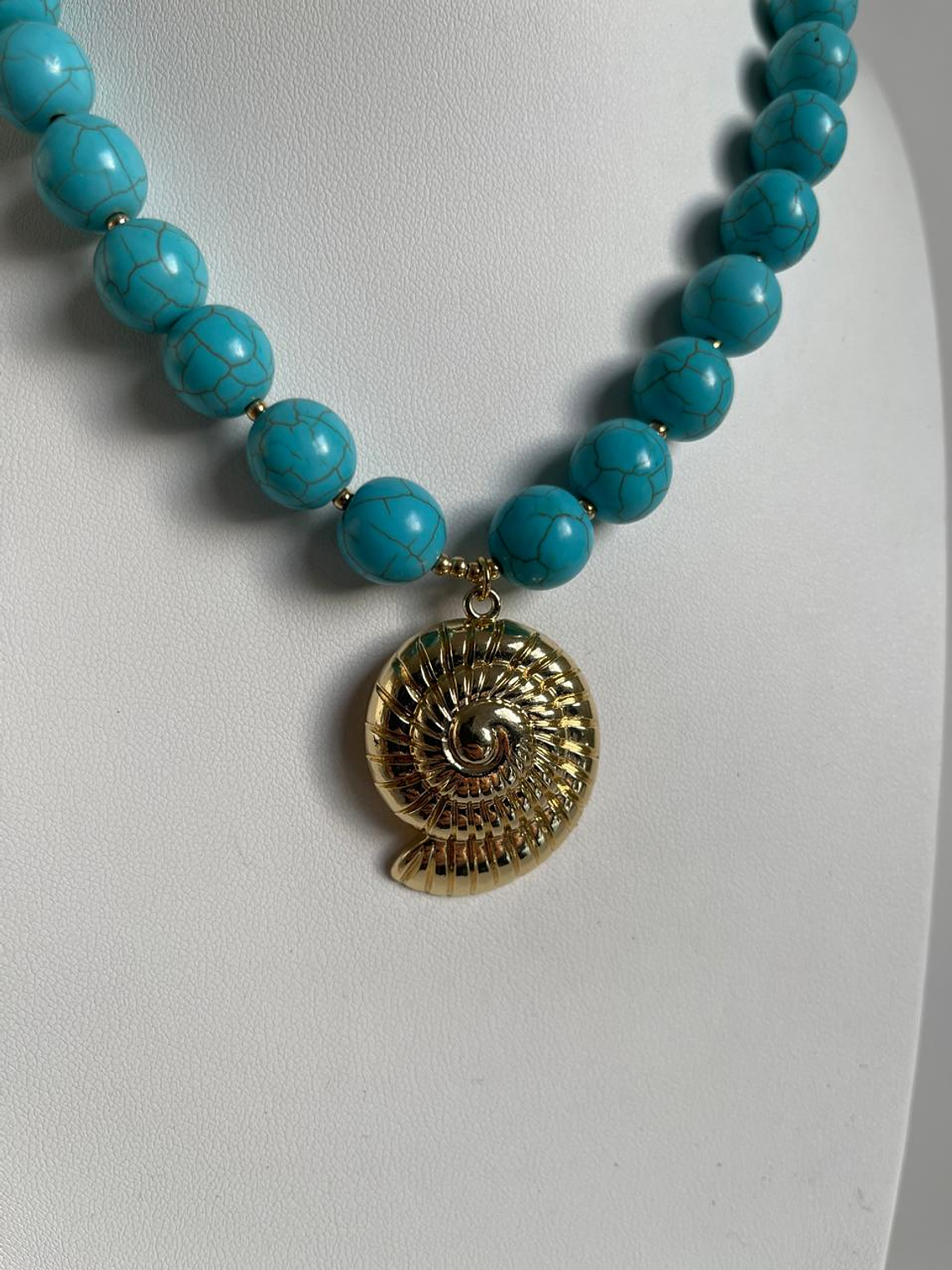 Collar piedra y caracola baño de oro 7