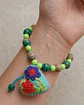 Pulseira Artesanal com Pendente Coração Bordado - Thumbnail 2