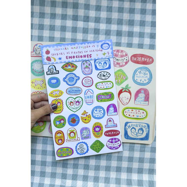 Stickers: “Frutas en versión emociones” 1